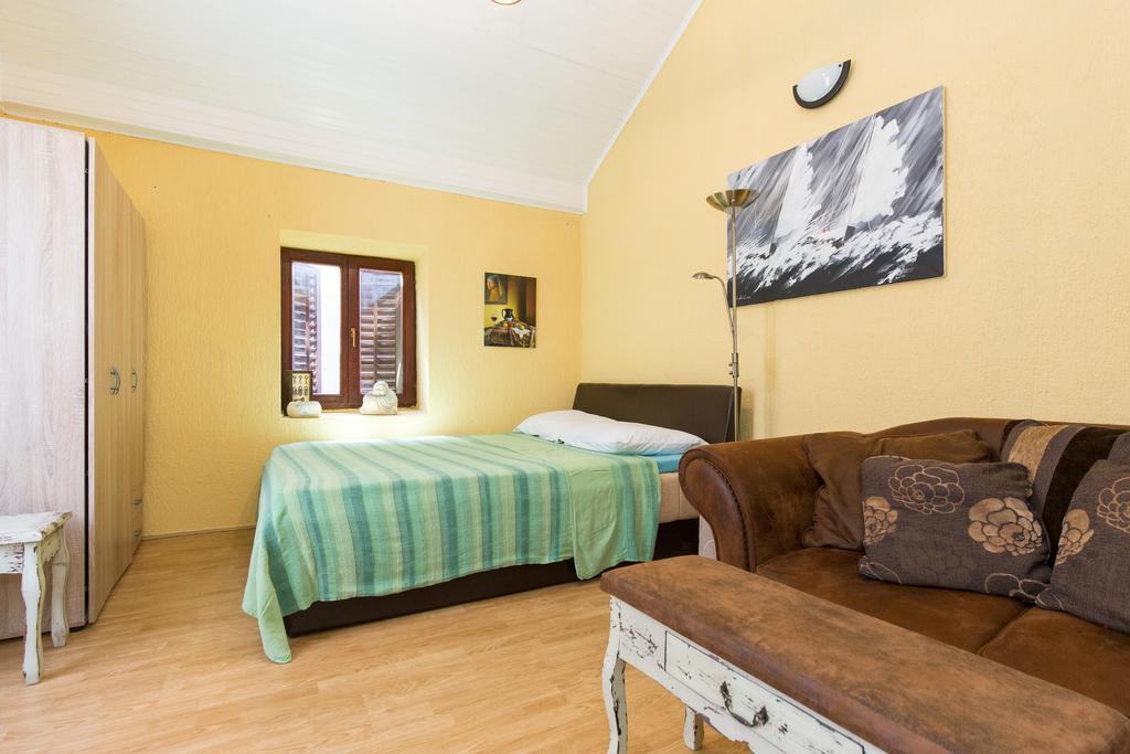 Yvonne Apartment Krk Town Exterior photo